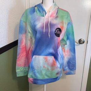 Leng tie dye lightweight pullover hoodie with front pocket.
